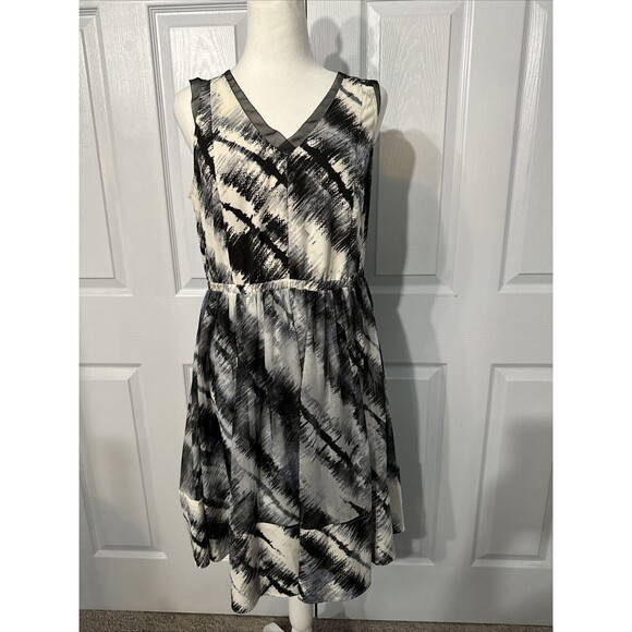 Vera Wang Black & White Sleeveless Art Stripe Dress - Size M Flowy Sheer Layered - Picture 1 of 11